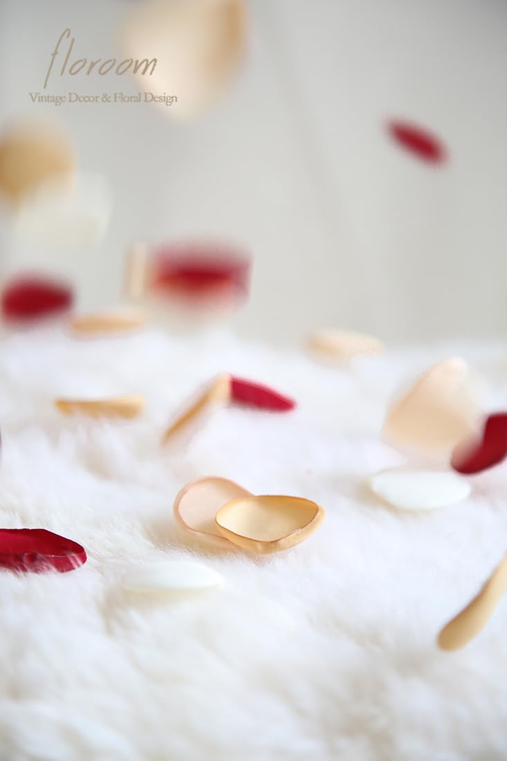 Floroom 300pcs Rose Petals Red Gold Faux Silk Flower Petals for Wedding Flower Girl Basket Aisle Scatter Cake Sweetheart Table Centerpieces Party Confetti Bridal Shower Romantic Night Decoration