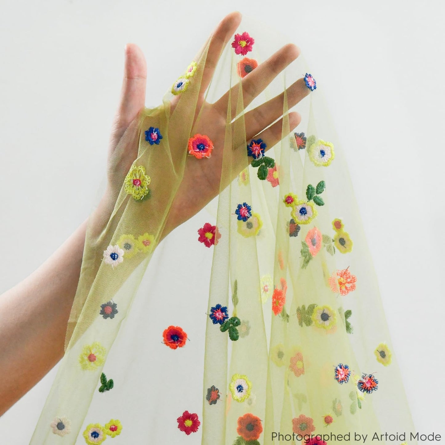 Artoid Mode Green Embroidery Daisy Gauze Table Runner 120 Inch 10FT, Seasonal Sheer Kitchen Dining Holiday Wedding Birthday Table Decor for Home Party