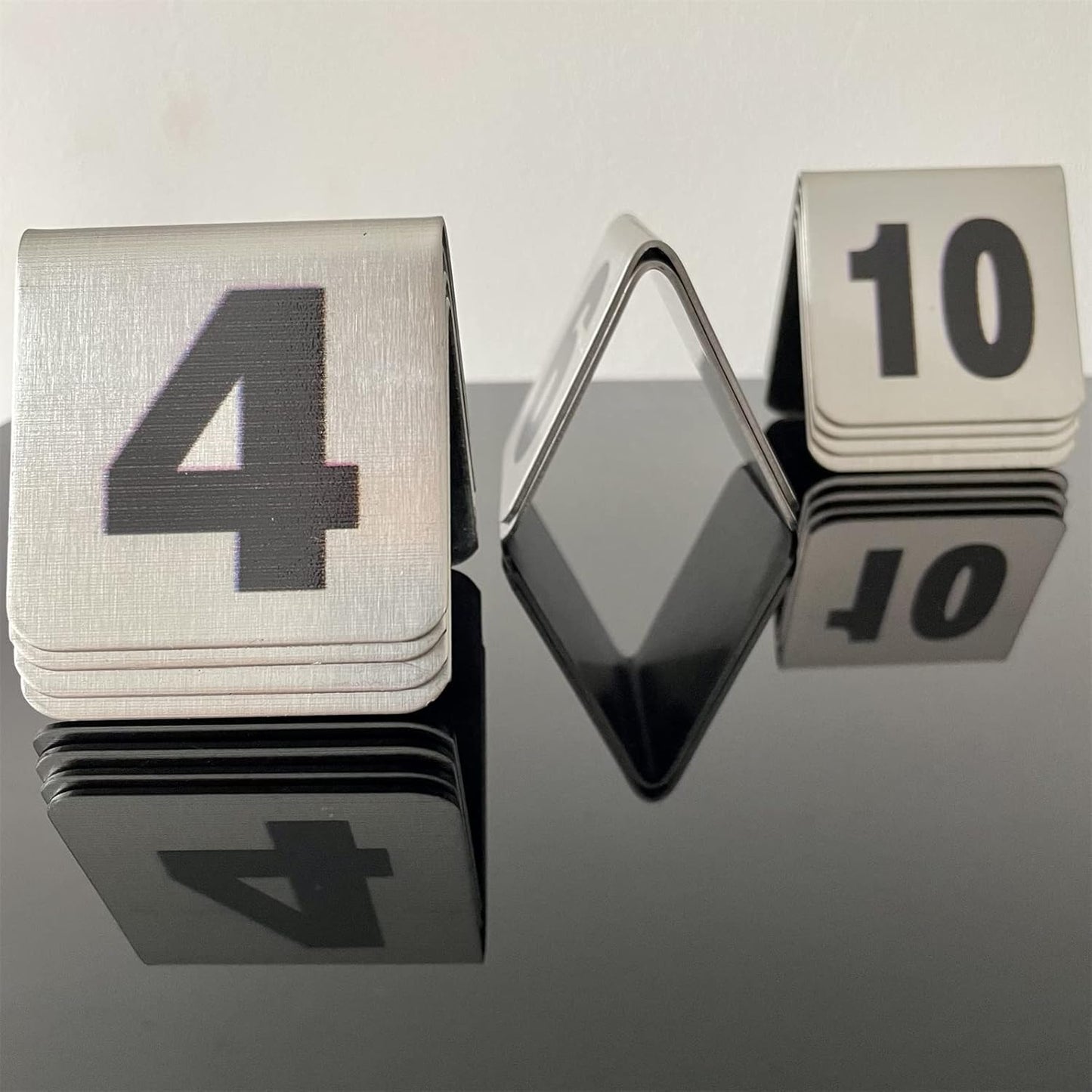 10 Pcs Metal Place Cards Stackable Tent Style Table Numbers，Place Card Holders for Celebration Wedding Party Restaurants Cafes Bars Gatherings meeting Room Board Game Serial (Small 1-10, Black)