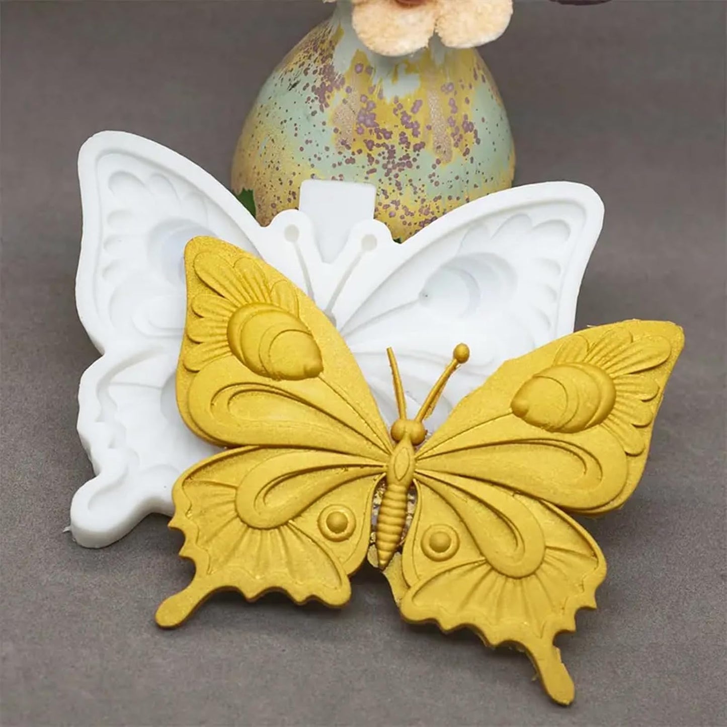 1 Pcs Exquisite Butterfly Fondant Moldfor Cake Decoration, Butterfly Chocolate Silicone Mold Surface Non-Stick Easy to Demould, for Baking Candy Flower Paste Dough Clay Projects Resin Pendants