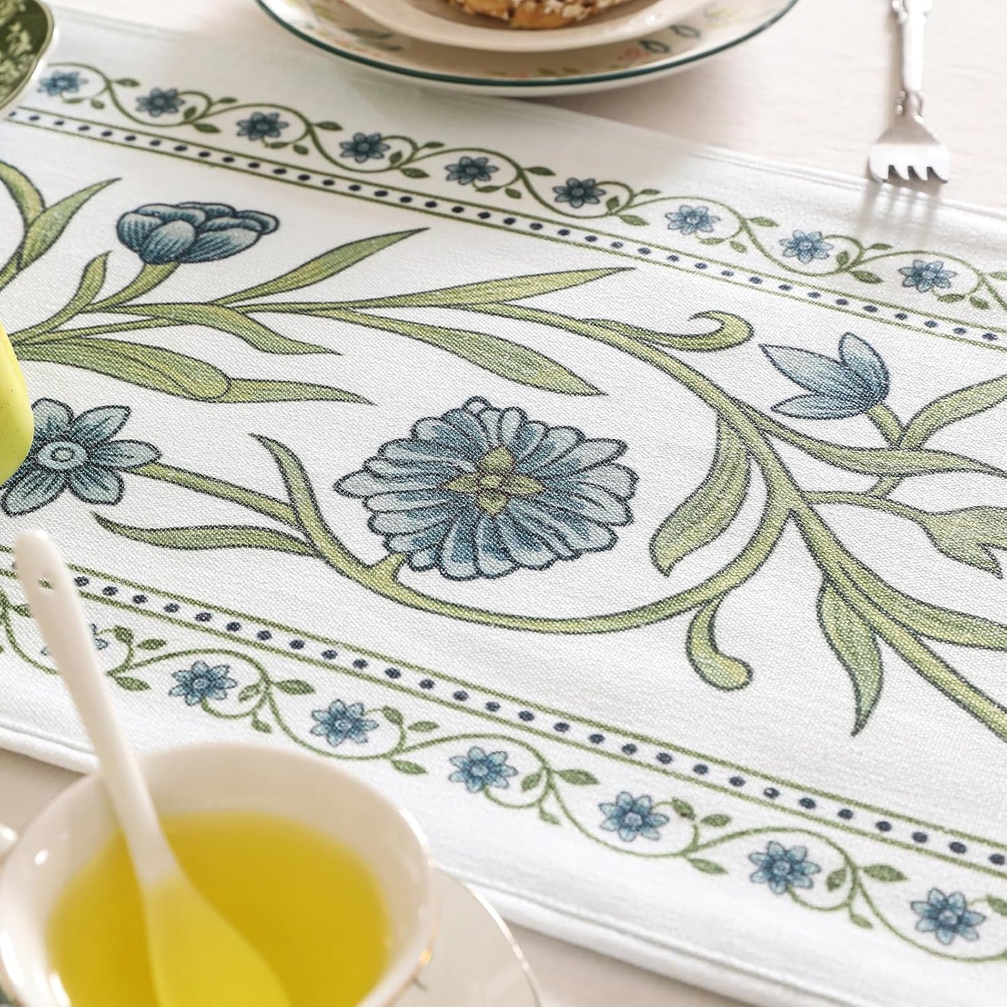 ISAENNE Designer Elegant Linen Table Runner 71 Inches Long,Vintage Blue Floral Pattern Decor Table Runners for Dining Tables,Kitchen Tables,Thanksgiving,Christmas,Banquet,12"*71"-Mosella E